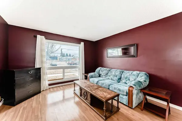 75 Erin Croft CRES SE #30, Calgary, AB T2B 2T8