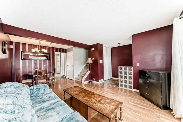 75 Erin Croft CRES SE #30, Calgary, AB T2B 2T8