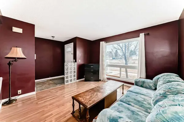 75 Erin Croft CRES SE #30, Calgary, AB T2B 2T8