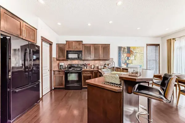 35 Chapalina Heath SE, Calgary, AB T2X 3Y5