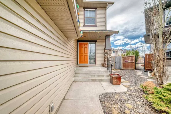 35 Chapalina Heath SE, Calgary, AB T2X 3Y5