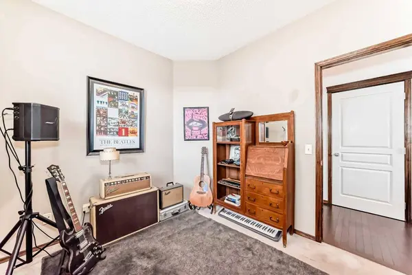 35 Chapalina Heath SE, Calgary, AB T2X 3Y5
