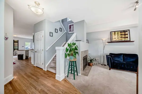 7044 Sierra Morena BLVD SW, Calgary, AB T3H 3N2