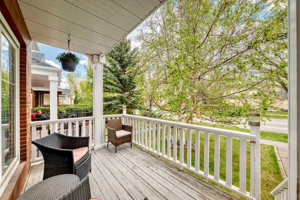 7044 Sierra Morena BLVD SW, Calgary, AB T3H 3N2