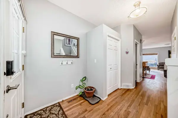 7044 Sierra Morena BLVD SW, Calgary, AB T3H 3N2