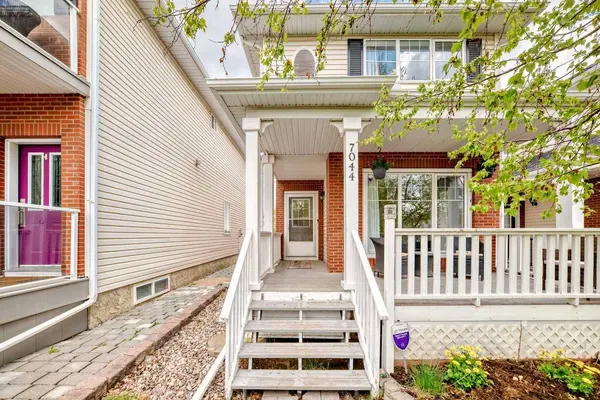 7044 Sierra Morena BLVD SW, Calgary, AB T3H 3N2