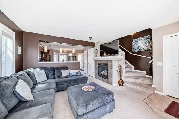 19 Elgin Meadows GDNS SE, Calgary, AB T2Z 0M1