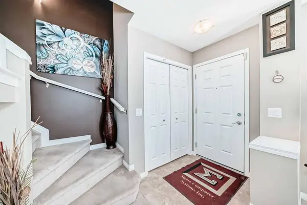 19 Elgin Meadows GDNS SE, Calgary, AB T2Z 0M1