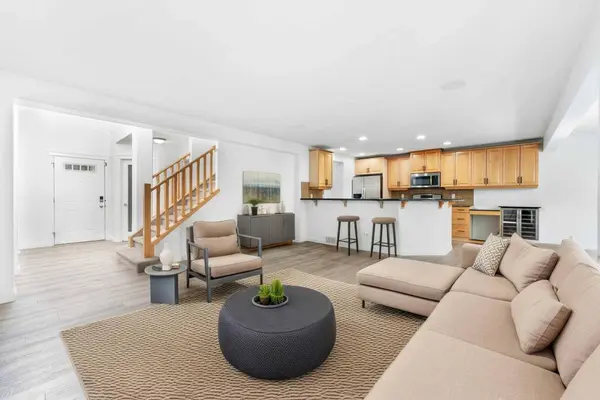 8 Auburn Bay LN SE, Calgary, AB T3M 1K8