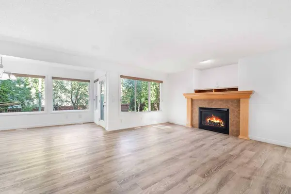 8 Auburn Bay LN SE, Calgary, AB T3M 1K8