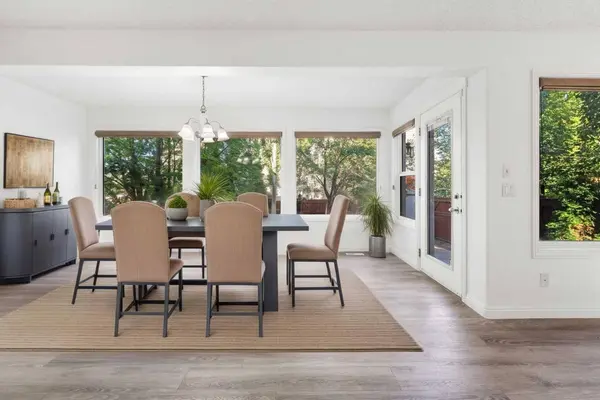 8 Auburn Bay LN SE, Calgary, AB T3M 1K8