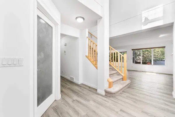 8 Auburn Bay LN SE, Calgary, AB T3M 1K8