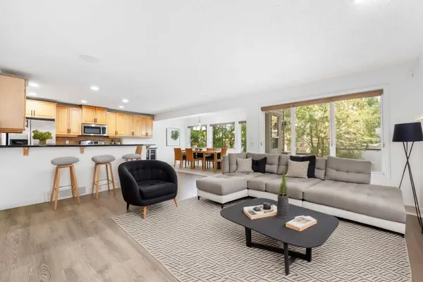 8 Auburn Bay LN SE, Calgary, AB T3M 1K8