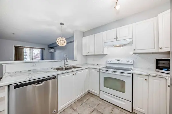 8 Bridlecrest DR SW #2238, Calgary, AB T2Y 0H7