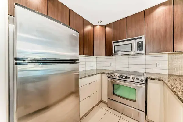 788 12 AVE SW #705, Calgary, AB T2R 0H1