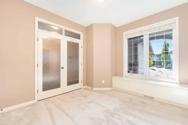 31 Autumn PL SE, Calgary, AB T3M 0H1