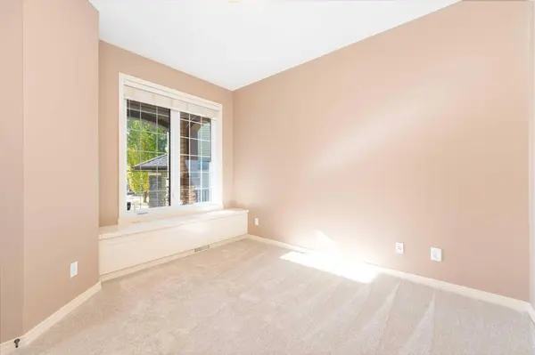 31 Autumn PL SE, Calgary, AB T3M 0H1