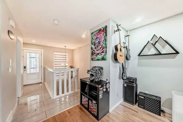 303 Coach Side RD SW, Calgary, AB T3H 1C7