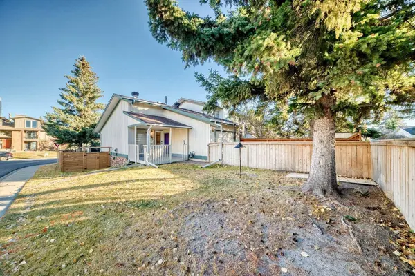 303 Coach Side RD SW, Calgary, AB T3H 1C7