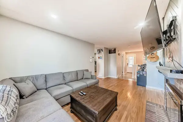 303 Coach Side RD SW, Calgary, AB T3H 1C7