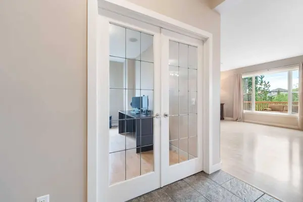 155 Autumn Close SE, Calgary, AB T3M 0K1