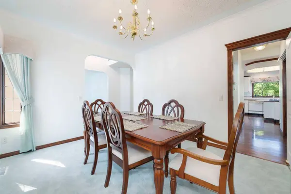 1600 Evergreen HL SW, Calgary, AB T2Y 3A9