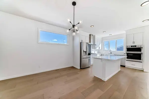 120 Seton Villas SE, Calgary, AB T3M 3L9