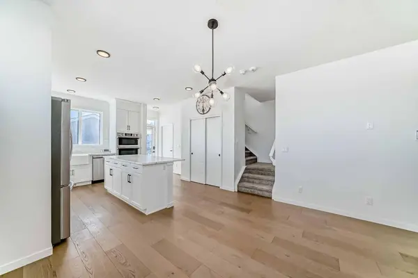 120 Seton Villas SE, Calgary, AB T3M 3L9