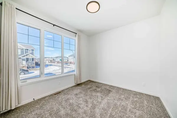 120 Seton Villas SE, Calgary, AB T3M 3L9