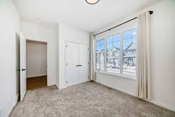 120 Seton Villas SE, Calgary, AB T3M 3L9