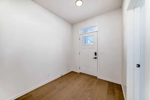 120 Seton Villas SE, Calgary, AB T3M 3L9