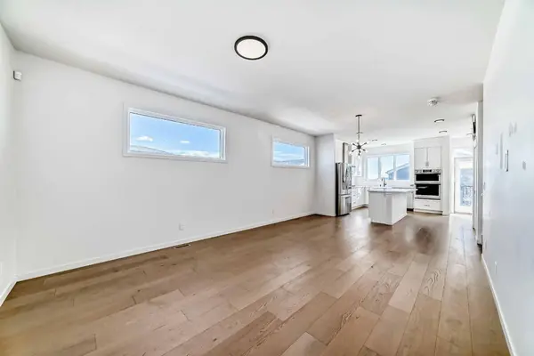 120 Seton Villas SE, Calgary, AB T3M 3L9