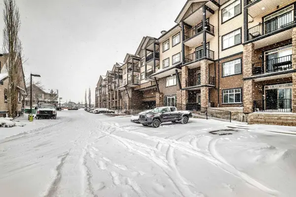 117 Copperpond Common SE #101, Calgary, AB T2Z 5E2