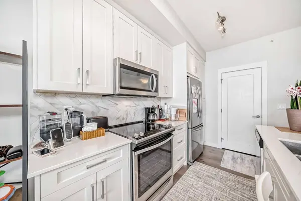300 Auburn Meadows Common SE #415, Calgary, AB T3M 3E7