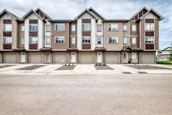 205 Copperpond ROW SE, Calgary, AB T2Z 1H3