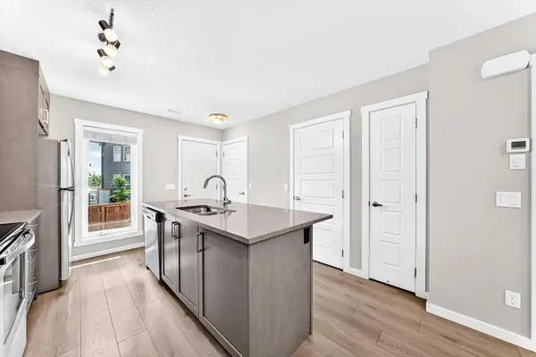 19458 W 37 ST SE, Calgary, AB T3M 2W9