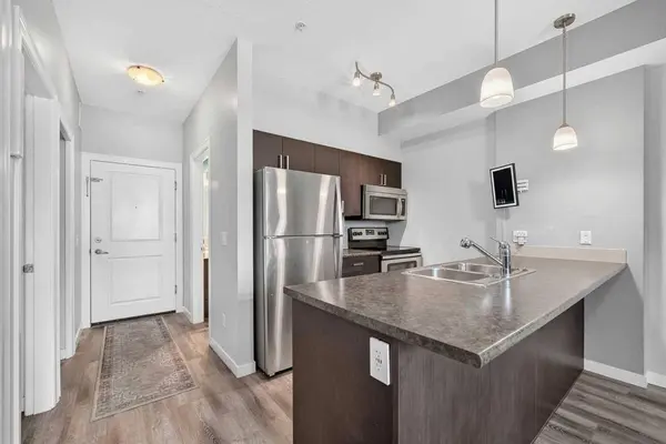 117 Copperpond Common SE #101, Calgary, AB T2Z 5E2