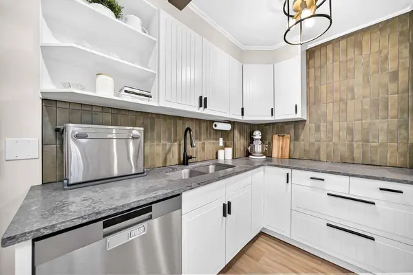 11010 Bonaventure DR SE #1702, Calgary, AB T2J 3A8