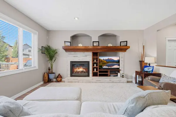 274 Autumn CIR SE, Calgary, AB T3M 0J8