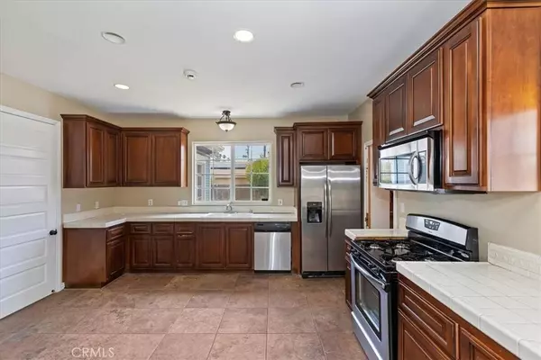 1350 E Chase DR, Corona, CA 92881