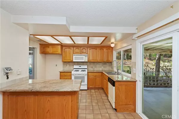 5900 Winncliff DR, Jurupa Valley, CA 92509