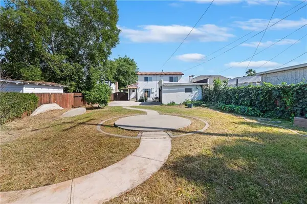 1124 S Vicentia, Corona, CA 92882