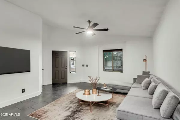 2021 E CALDWELL Street, Phoenix, AZ 85042