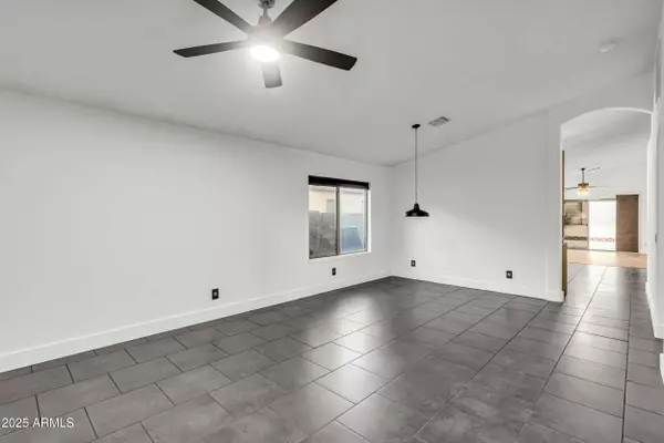 2021 E CALDWELL Street, Phoenix, AZ 85042