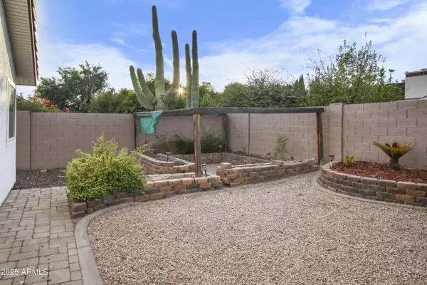 1710 E ENROSE Street, Mesa, AZ 85203