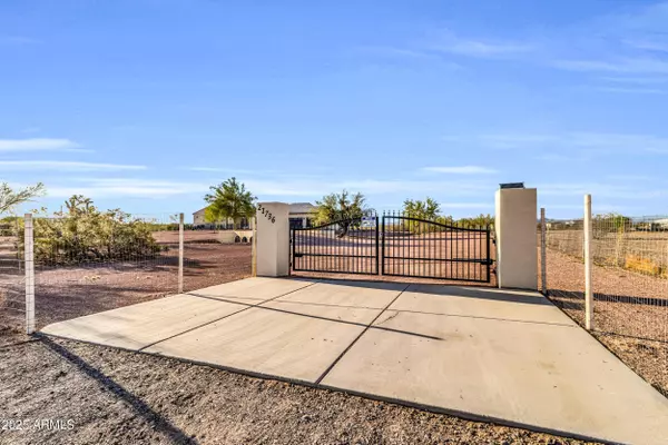 21736 W DESERT MIRAGE Drive, Wittmann, AZ 85361