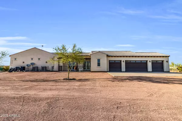 21736 W DESERT MIRAGE Drive, Wittmann, AZ 85361