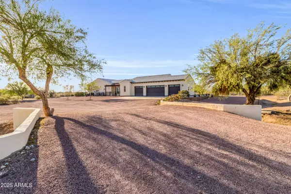 21736 W DESERT MIRAGE Drive, Wittmann, AZ 85361