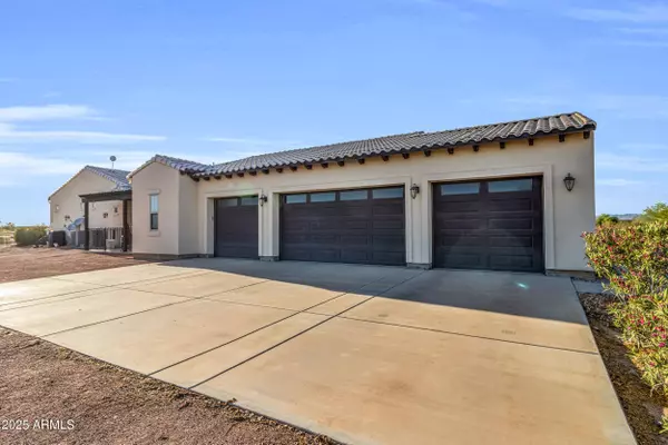 21736 W DESERT MIRAGE Drive, Wittmann, AZ 85361
