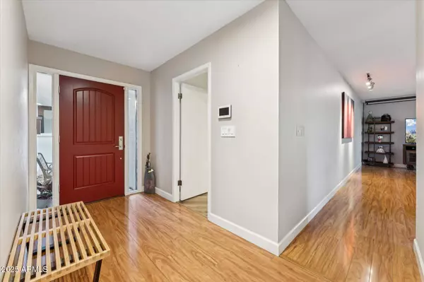 619 E VISTA Avenue, Phoenix, AZ 85020